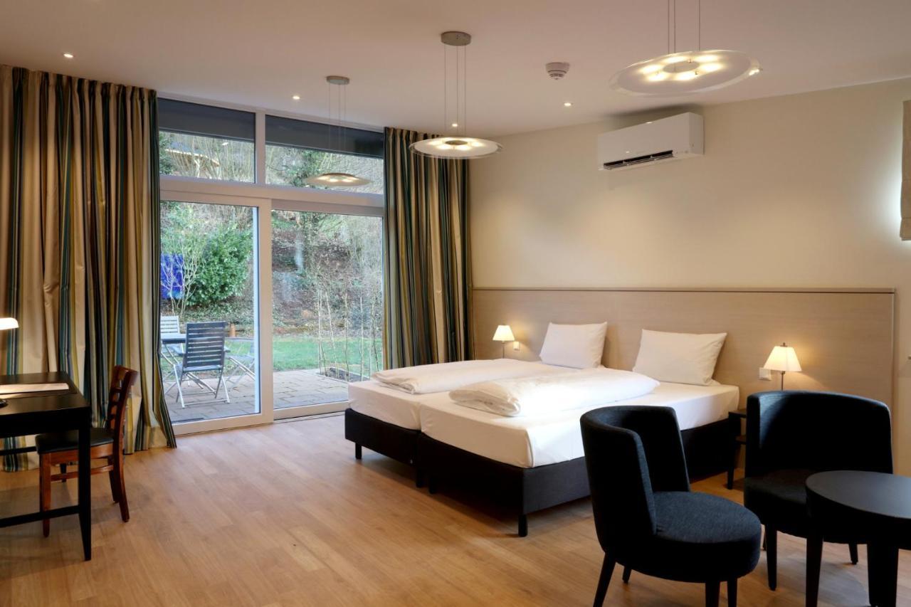 Villa Waldfrieden - Design Trifft Budget Анвайлер ам Трифелс Екстериор снимка
